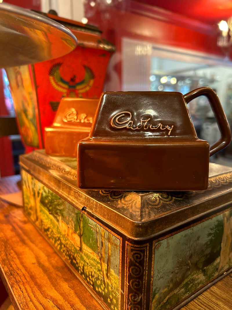 VINTAGE CADBURY'S HOT CHOCOLATE CUPS !