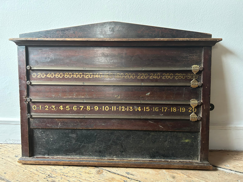 VINTAGE WOODEN BILLARDS SCORE BOARD !