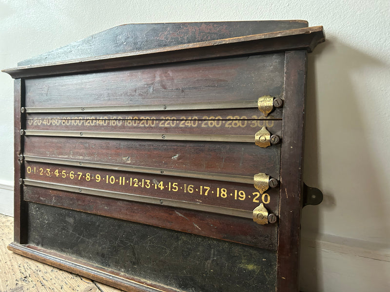 VINTAGE WOODEN BILLARDS SCORE BOARD !