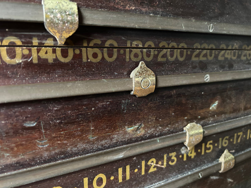 VINTAGE WOODEN BILLARDS SCORE BOARD !